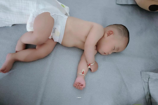 龙海没满月的宝宝 龙海没满月的宝宝